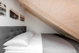 Апартаменты Small attic rooms in Kaunas old town Каунас Номер с двуспальной кроватью-9